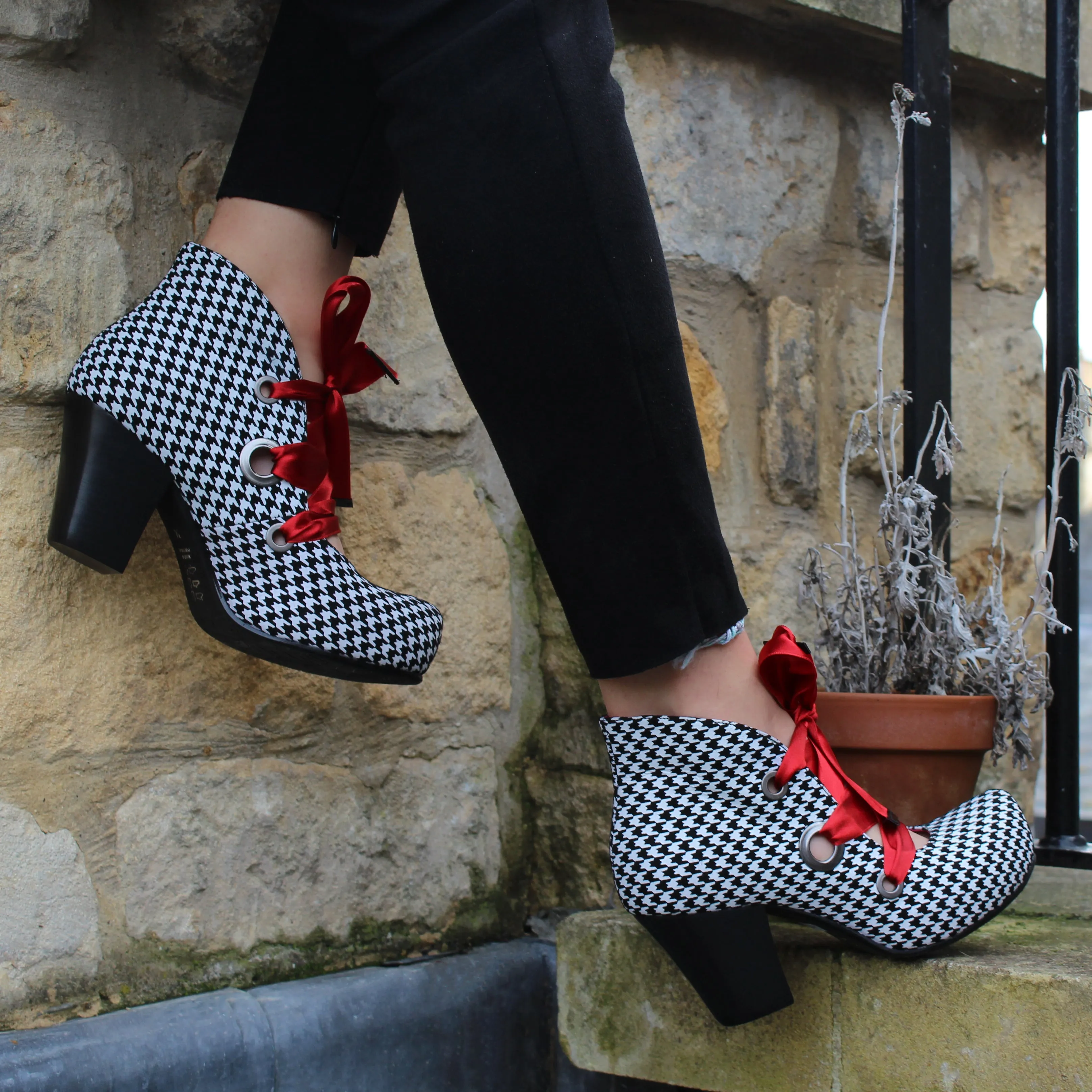 Staple -White Houndstooth heel shoe